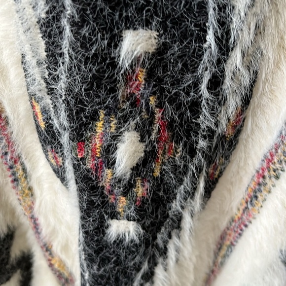 Fransescas Poncho - Picture 2 of 5